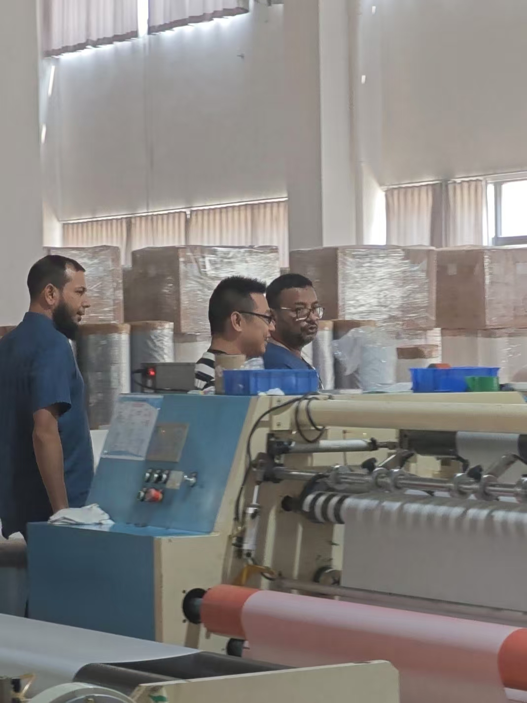 Clientes mexicanos vêm à nossa fábrica para inspeção e cooperação